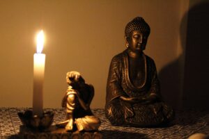 Ritual de limpieza energética 2026: cómo atraer abundancia y paz a tu hogar