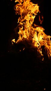 Brinda con Glamour: La Alternativa Saludable para una Noche de Sábado